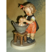 Doll Bath Figurine HUM319